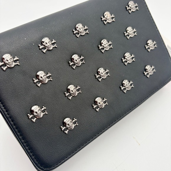 Betsey Johnson Skull Crossbody Clutch Chain Strap Bag Purse New - Picture 5 of 8